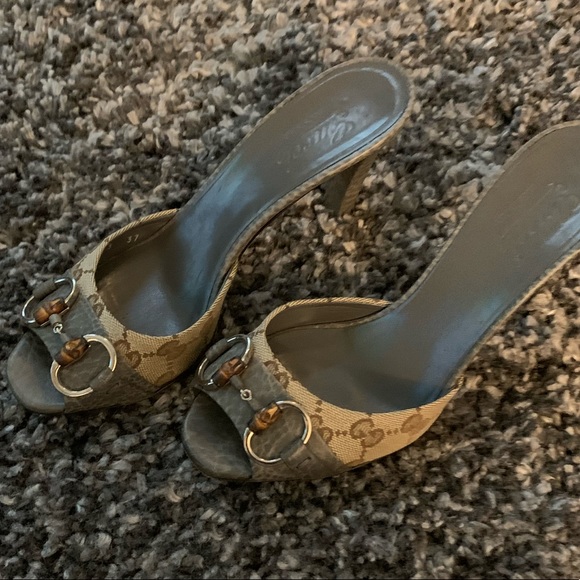 ❌SOLD❌Gucci Logo & Horsebit Grey Slip On Heels - Picture 3 of 8